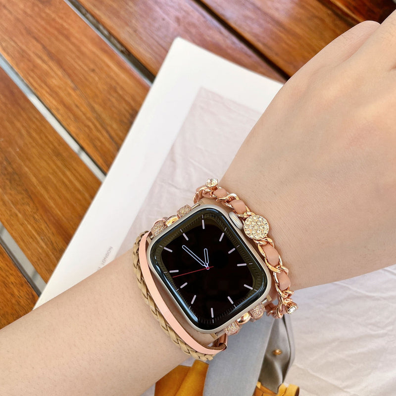 Bracelet montre Apple Watch femme simili tressé et chaîne dorée, bijou élégant avec strass et finitions brillantes, modèle Wixe