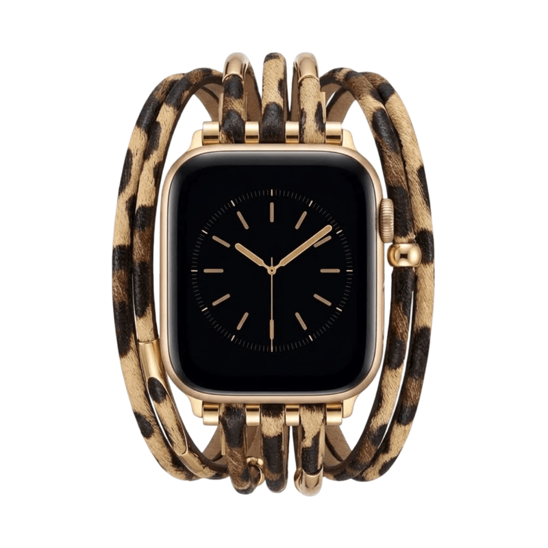Bracelet montre Apple Watch léopard en simili cuir doux à triple tour avec éléments métalliques dorés.