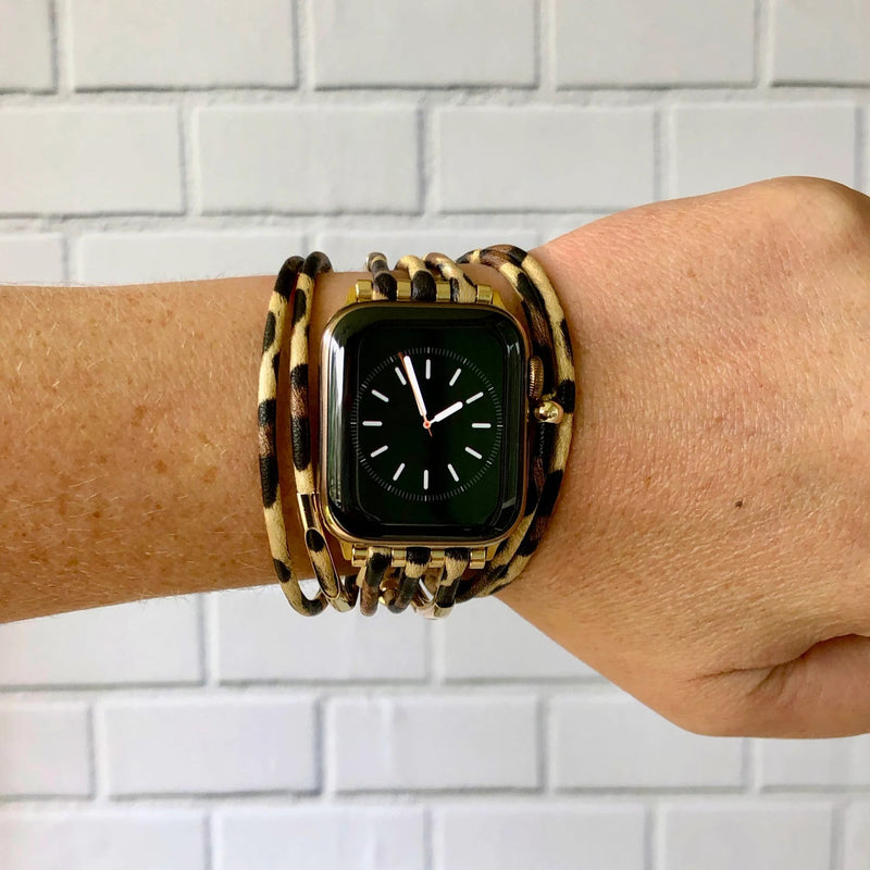 Bracelet montre Apple Watch style léopard en simili cuir doux, avec boucle métal doré, ajustable en tour multiple.