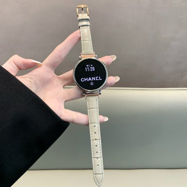 Bracelet montre crème effet crocodile simili cuir vegan boucle métal doré pour femme.