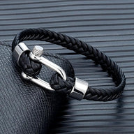 Bracelet homme en cuir noir tressé 8mm avec fermoir mousqueton en acier argenté style manille.
