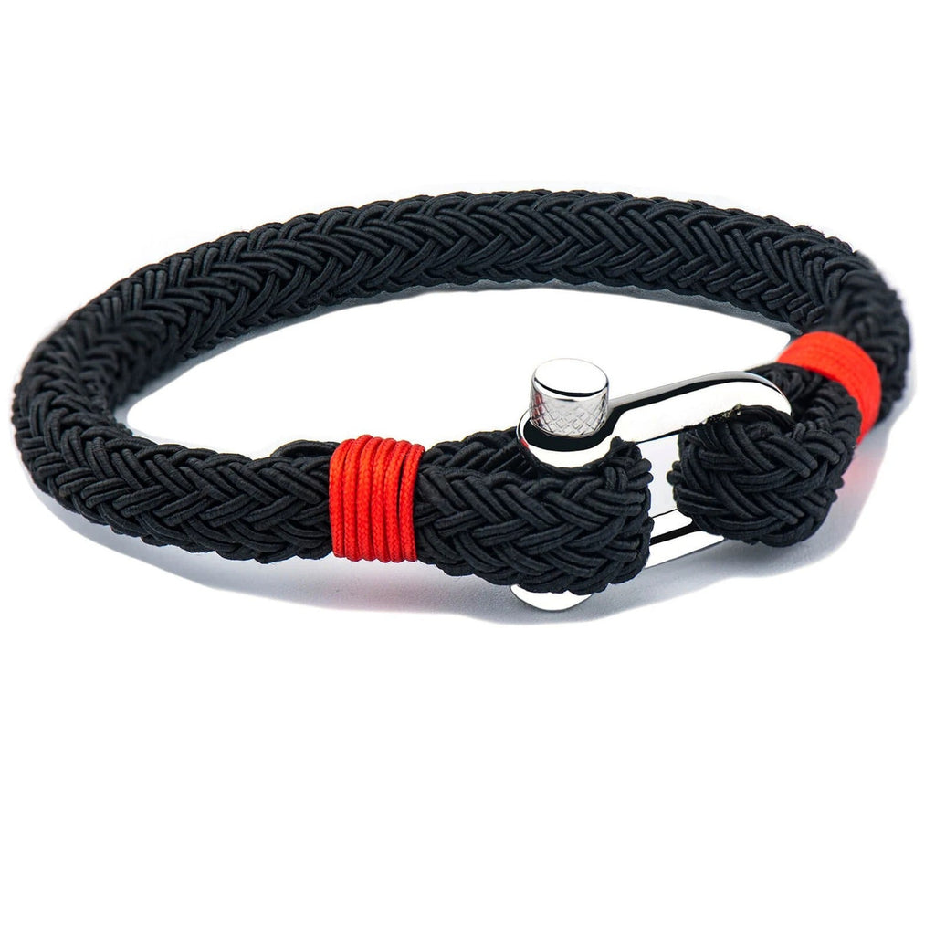Bracelet pour homme en corde tressée noire avec détail rouge et fermoir mousqueton en acier inoxydable.