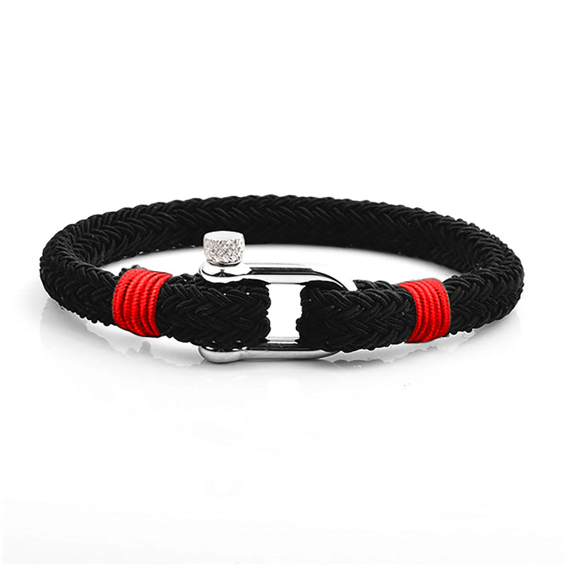 Bracelet homme en corde noire tressée avec détails rouges et fermoir mousqueton en acier inoxydable brillant.
