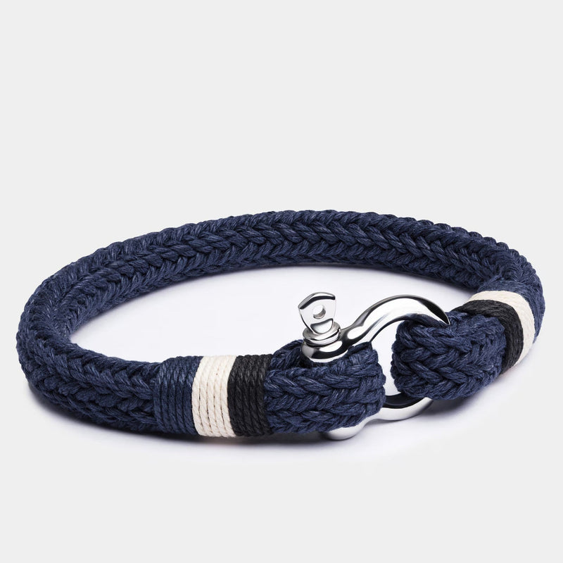 Bracelet homme en coton tressé bleu marine avec mousqueton en acier inoxydable argenté et détails beige.