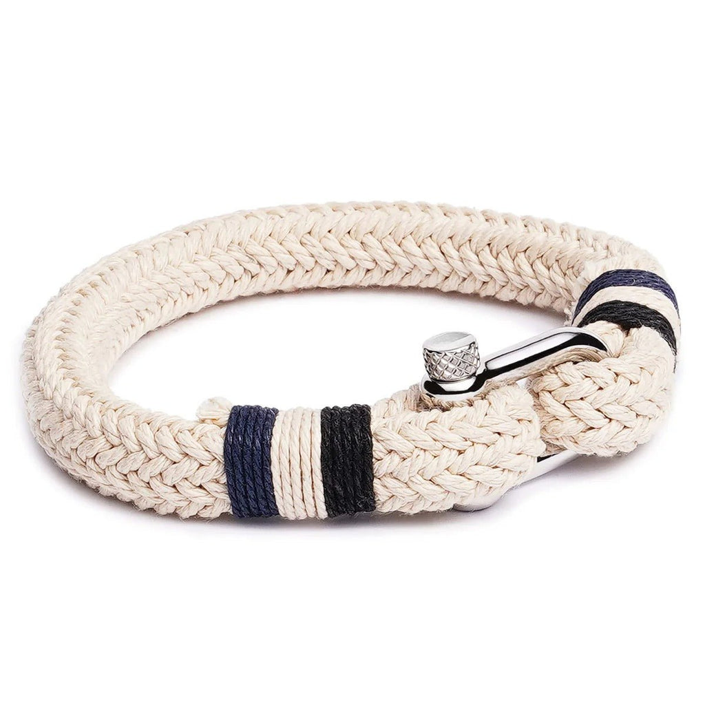 Bracelet beige tressé en coton avec fermoir mousqueton en acier inoxydable et détails noirs.