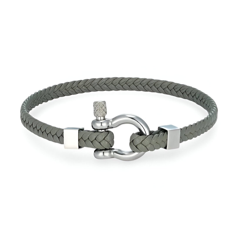 Bracelet homme en cuir tressé gris avec fermoir mousqueton en acier inoxydable brillant.