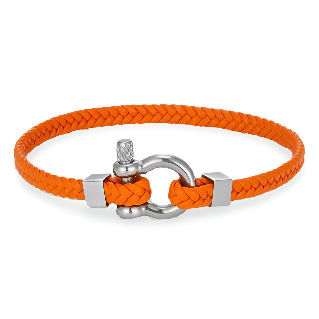 Bracelet homme en cuir orange tressé avec fermoir mousqueton en acier inoxydable argenté.