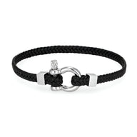 Bracelet homme noir en cuir tressé avec mousqueton en acier inoxydable argenté.