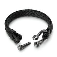 Bracelet homme noir en cuir tressé avec fermoir mousqueton en acier inoxydable noir.