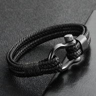 Bracelet homme noir en cuir tressé avec mousqueton en acier inoxydable finition mate.