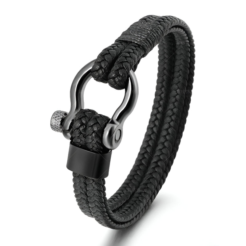 Bracelet homme noir en cuir tressé avec fermoir mousqueton en acier inoxydable.