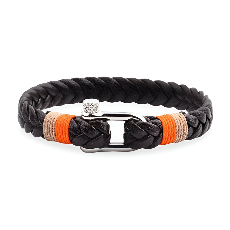 Bracelet homme en cuir noir tressé avec mousqueton acier inoxydable et détails orange.