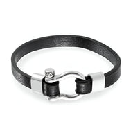 Bracelet homme en cuir noir avec fermoir mousqueton en acier inoxydable argenté.