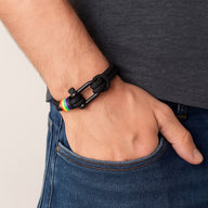 Bracelet noir en fil ciré arc-en-ciel avec mousqueton en acier inoxydable, style décontracté.