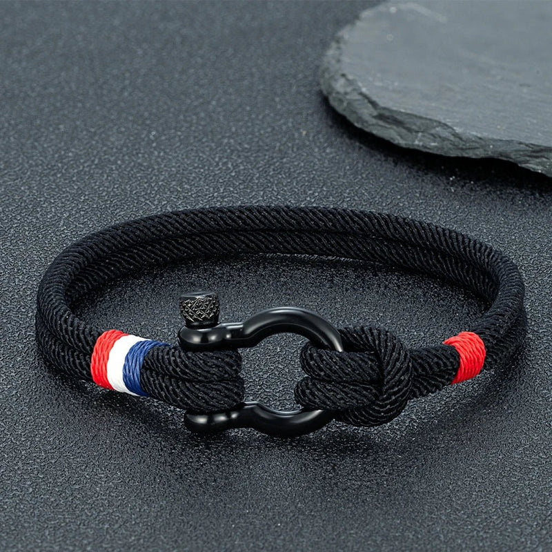 Bracelet homme noir en nylon avec mousqueton acier noir, fil ciré tricolore bleu blanc rouge.
