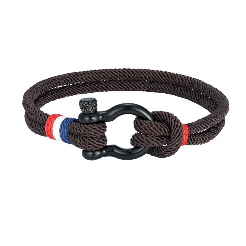 Bracelet homme en fil ciré marron avec mousqueton noir et détails bleu blanc rouge.
