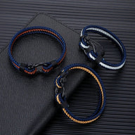 Bracelets mousqueton triple cordon en nylon bleu marine, blanc, noir et marron, acier inoxydable.
