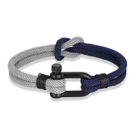Bracelet homme en nylon gris et bleu marine avec fermoir mousqueton noir et nœud décoratif.