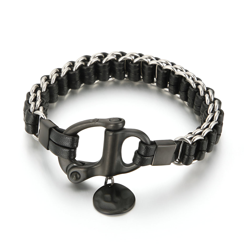 Bracelet homme en cuir noir tressé avec chaîne acier inoxydable et fermoir mousqueton noir.