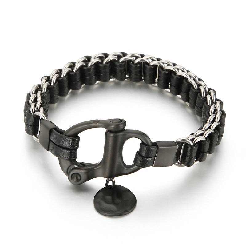 Bracelet homme en cuir noir tressé avec chaîne acier inoxydable et fermoir mousqueton noir.