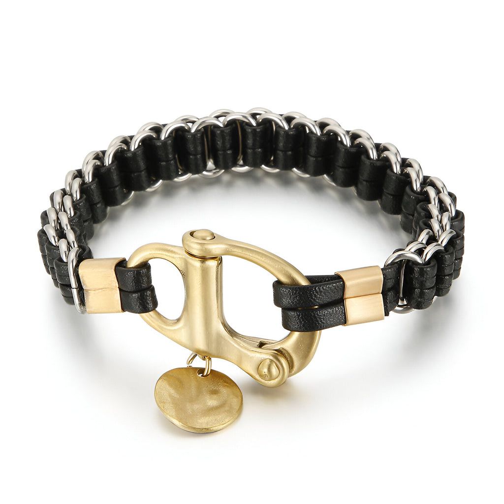 Bracelet homme en cuir noir tressé avec mousqueton en acier inoxydable doré et anneau rond doré attaché.