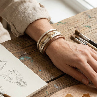 Bracelet multi rang femme croix chrétienne, en cuir, fermoir magnétique doré élégant, modèle Sérénya