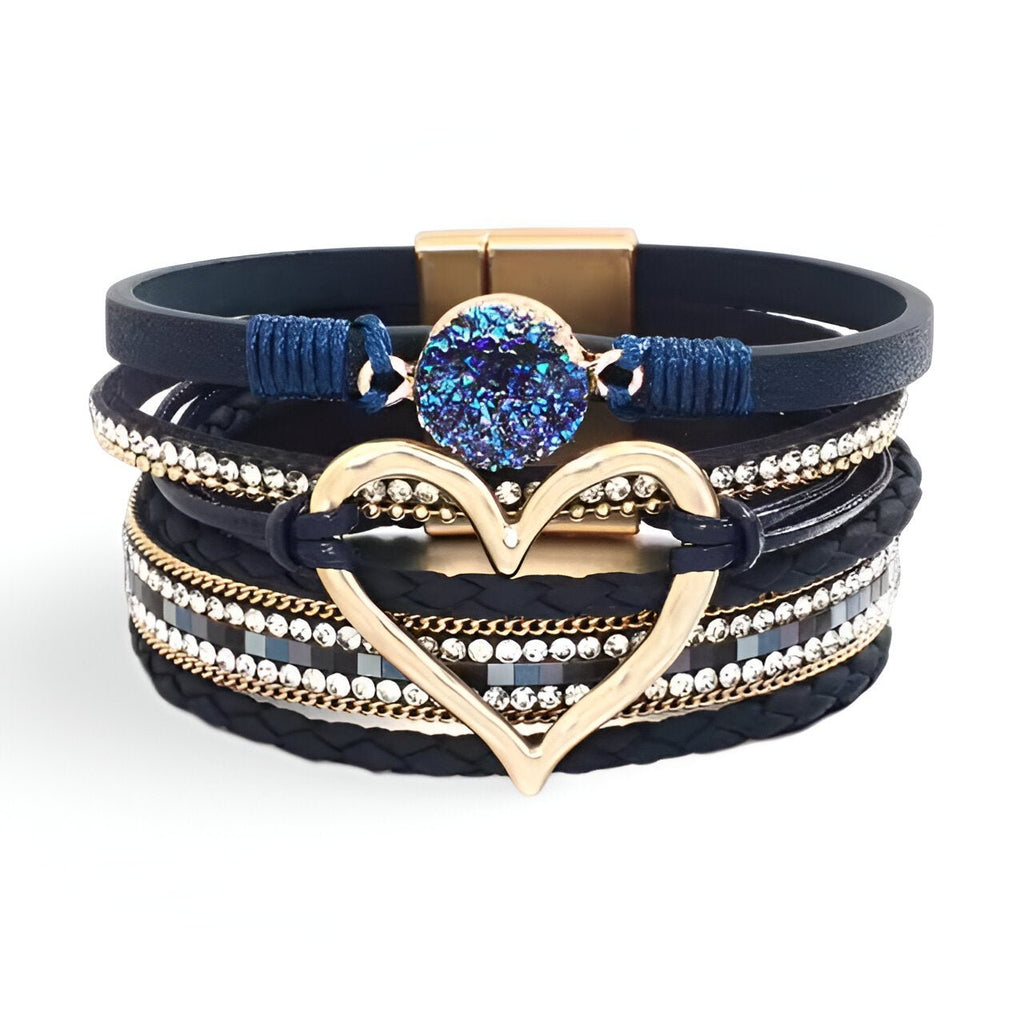 Bracelet multi-rangs bleu nuit avec grand cœur doré et pierre bleue scintillante centrale.