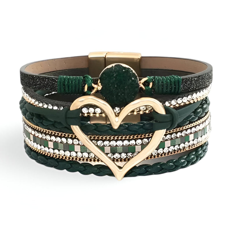 Bracelet multi-rangs vert foncé en cuir avec grand cœur doré central et strass brillants.