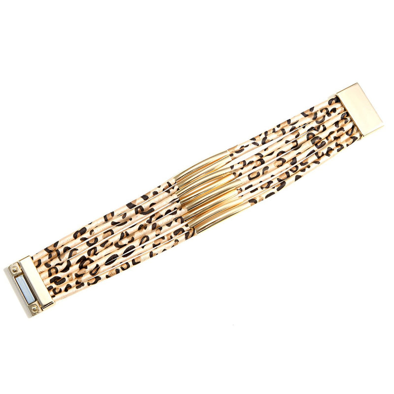 Bracelet multi-rangs beige avec motif léopard et éléments dorés scintillants.