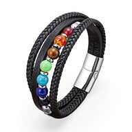 Bracelet homme multi-rangs cuir noir tressé avec perles naturelles multicolores 7 chakras et fermoir acier inoxydable.