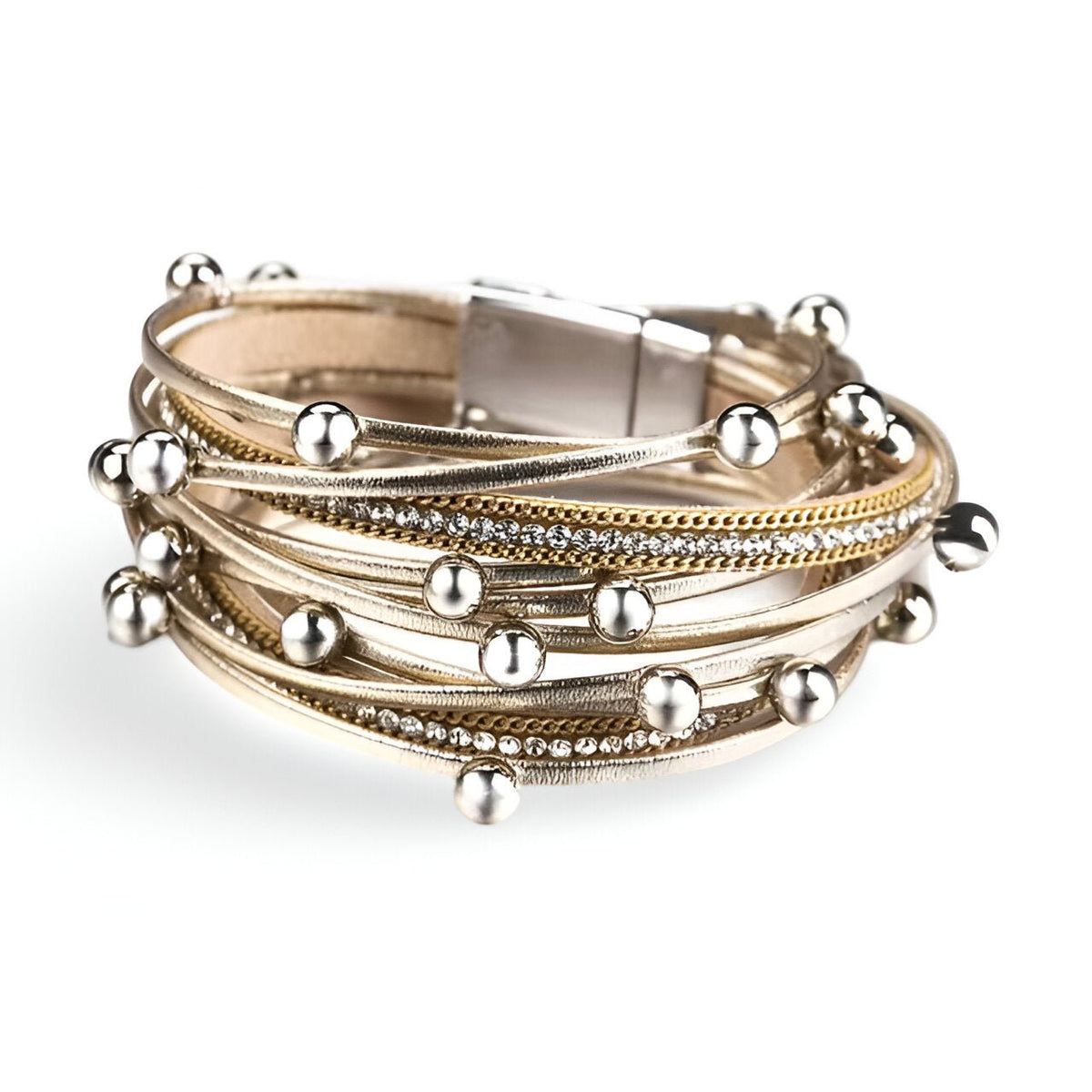 Bracelet multi-rangs argenté avec breloques sphériques métalliques et fermoir magnétique.