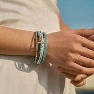 Bracelet multi - rangs, croix chrétienne et strass lumineux, pour femme, modèle Tily - La Boutique du Bracelet