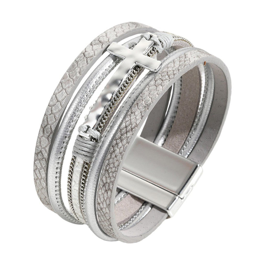 Bracelet multi rangs en cuir avec croix métallique, fermoir magnétique, design texturé et strass, modèle Katarine