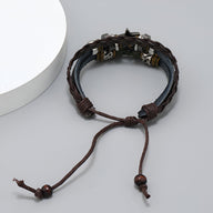 Bracelet multi-rangs en cuir marron avec ornement étoilé en bois pour homme modèle Cooper.