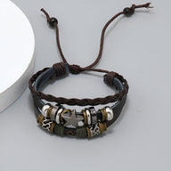 Bracelet multi-rangs marron en cuir et bois avec ornement étoilé argenté pour homme.