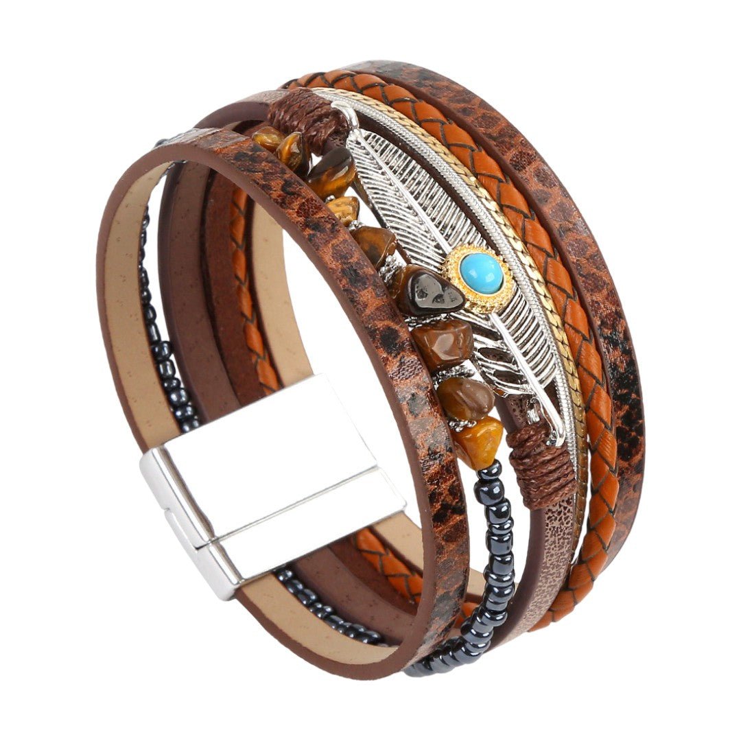 Mehrreihiges Armband aus Leder und Natursteinen, Magnetverschluss, silberne Feder und Stein, eleganter Boho-Stil, Modell Erénis