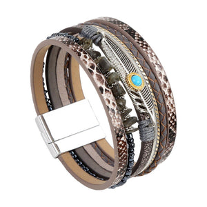 Bracelet multi-rangs en cuir et pierres naturelles, fermoir magnétique, plume argentée et pierre, style bohème élégant, modèle Erénis
