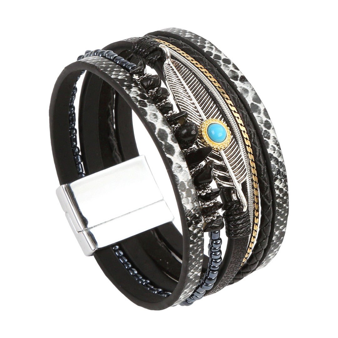 Bracelet multi-rangs en cuir et pierres naturelles, fermoir magnétique, plume argentée et pierre, style bohème élégant, modèle Erénis