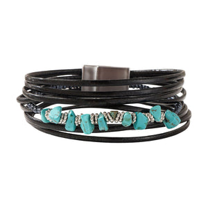 Mehrreihiges Armband aus Leder mit natürlichen Türkissteinen und Magnetverschluss, Boho-Chic-Stil, Modell Tyrelle