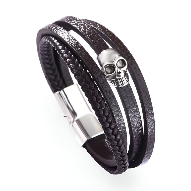 Bracelet multi-rangs noir en microfibre avec tête de mort argentée et fermoir métallique magnétique.