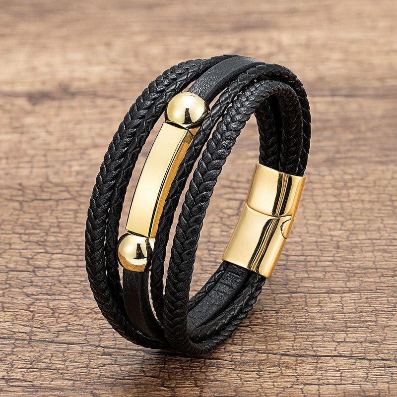 Bracelet homme multi-rangs noir en microfibre avec détails dorés et fermeture magnétique.