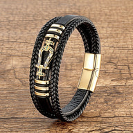 Bracelet multi-rangs en microfibre noire avec motif fer à cheval doré et fermoir aimanté doré.