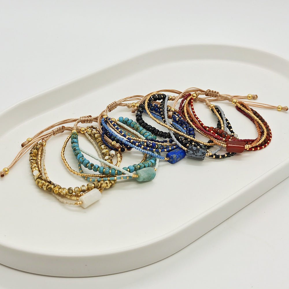 Bracelet multi-rangs en perles de verre du Japon, cordon ajustable avec détails en cuivre, éclat naturel pour le poignet, modèle Hitaya