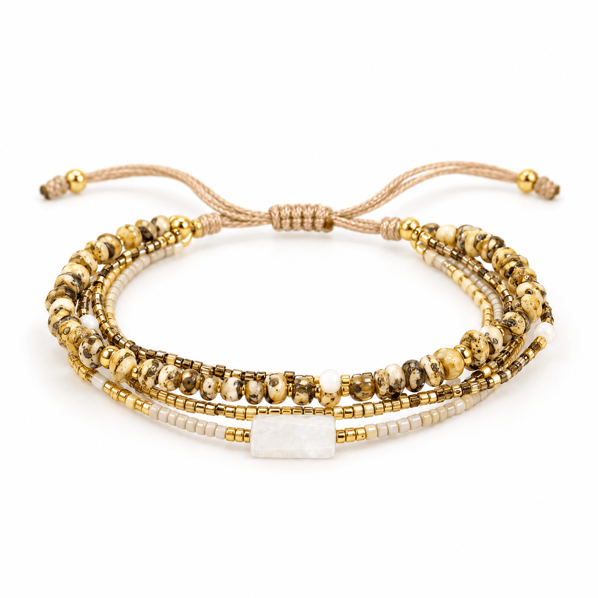 Bracelet Hitaya Howlite posé de face sur fond blanc