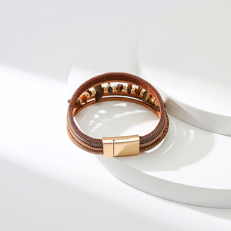 Mehrreihiges Armband aus veganem Kunstleder, unregelmäßige Natursteine, goldfarbener Magnetverschluss, markanter Stil, Modell Estie