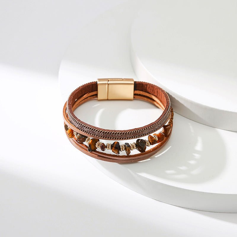 Mehrreihiges Armband aus veganem Kunstleder, unregelmäßige Natursteine, goldfarbener Magnetverschluss, markanter Stil, Modell Estie