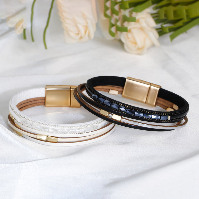 Bracelets multi-rangs noirs et blancs en cuir avec détails métalliques dorés, style bohème, Fermoir magnétique.