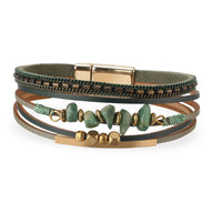 Bracelet multi-rangs marron avec pierres naturelles vertes et métal doré style bohème Hailey.