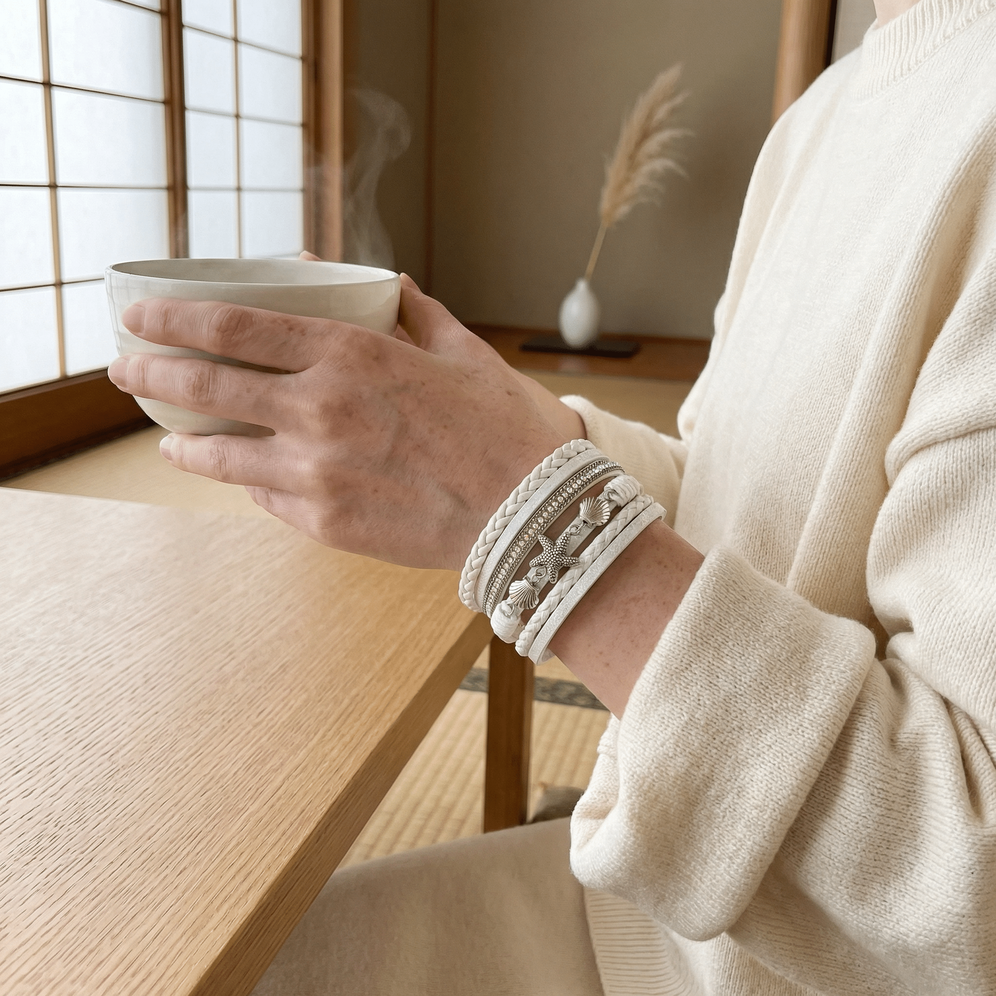 Damen Multi-Layer-Armband, veganes Kunstleder, maritime Charms, Magnetverschluss, sommerliches Accessoire, Modell Toria