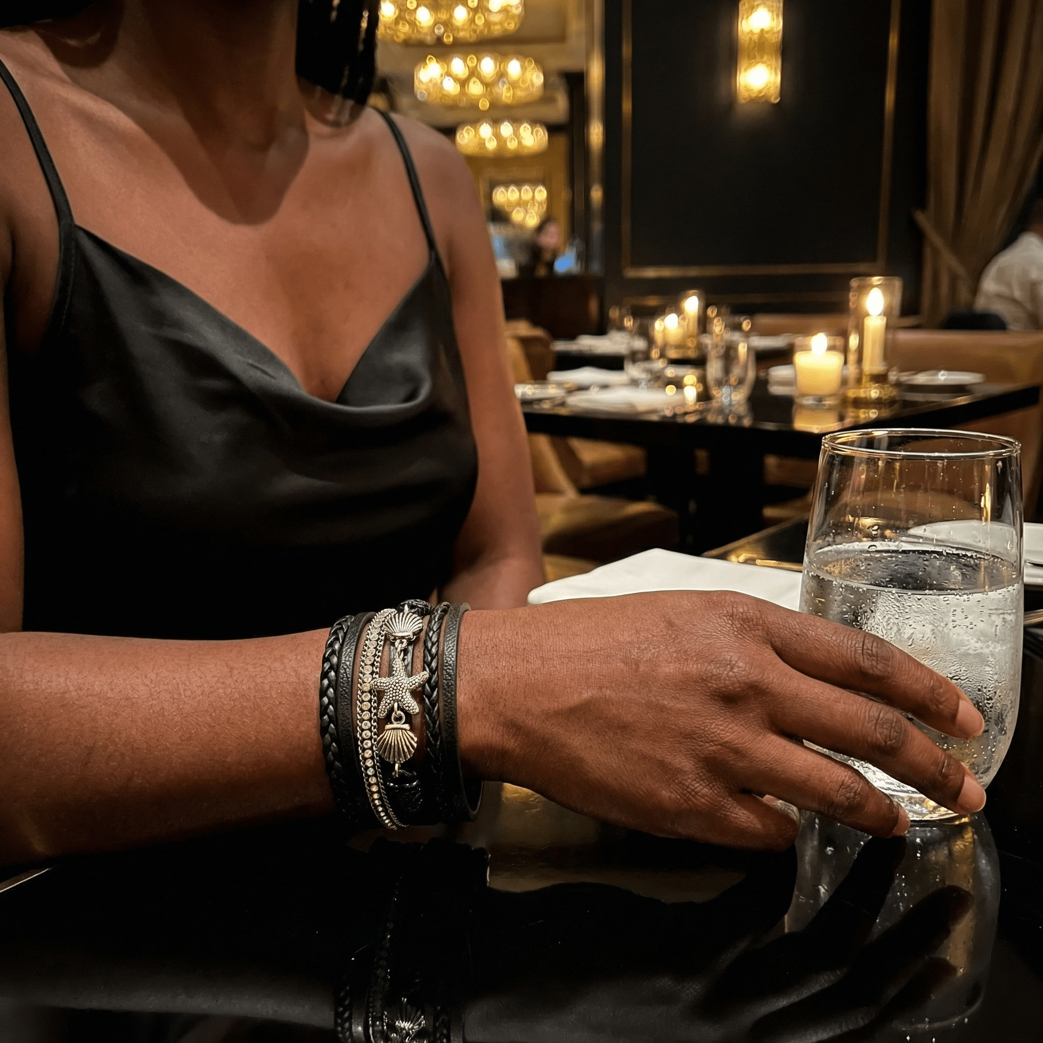 Damen Multi-Layer-Armband, veganes Kunstleder, maritime Charms, Magnetverschluss, sommerliches Accessoire, Modell Toria